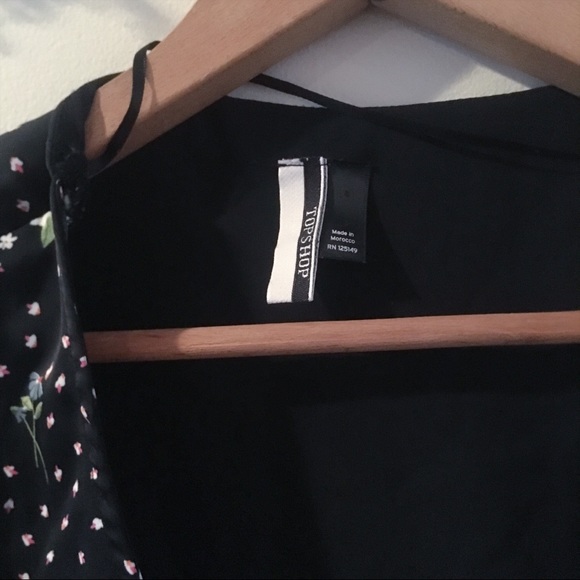 Topshop Floral Wrap Top - Picture 3 of 3